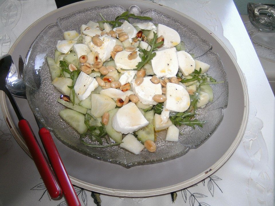 Apfel-Gurken-Salat mit gerösteten Erdnüssen von Anaid55| Chefkoch