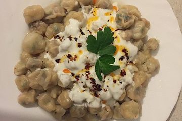 Manti mit Joghurt- und Paprikasoße