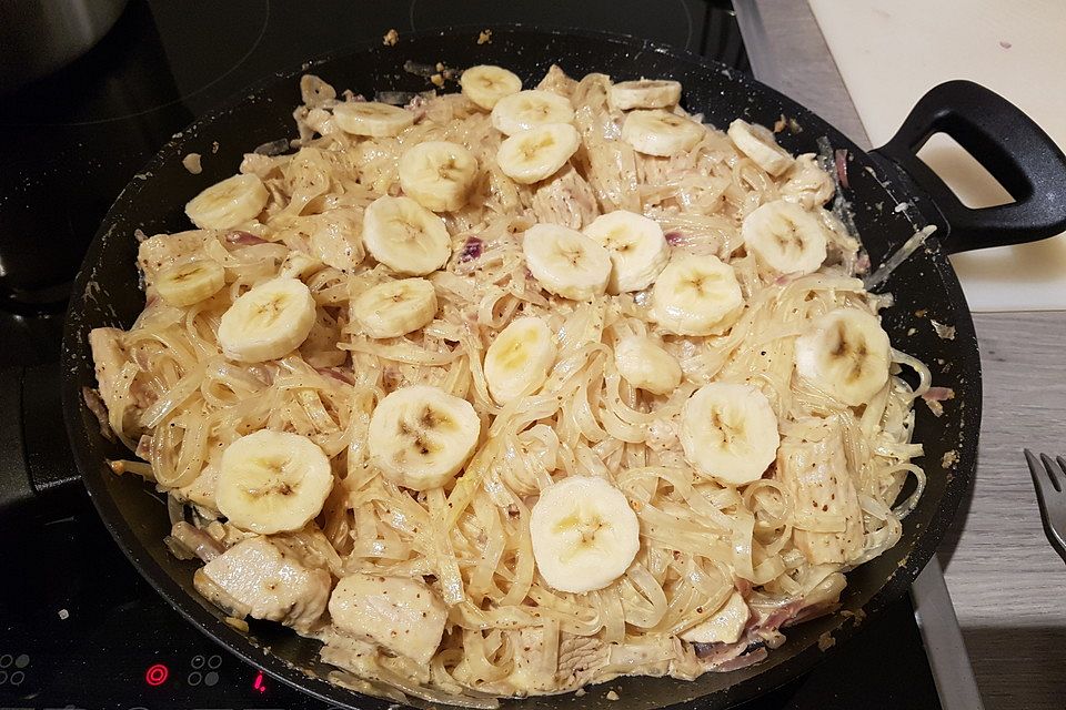 Hähnchenfleisch in süßer Senfsoße mit Glasnudeln und Banane