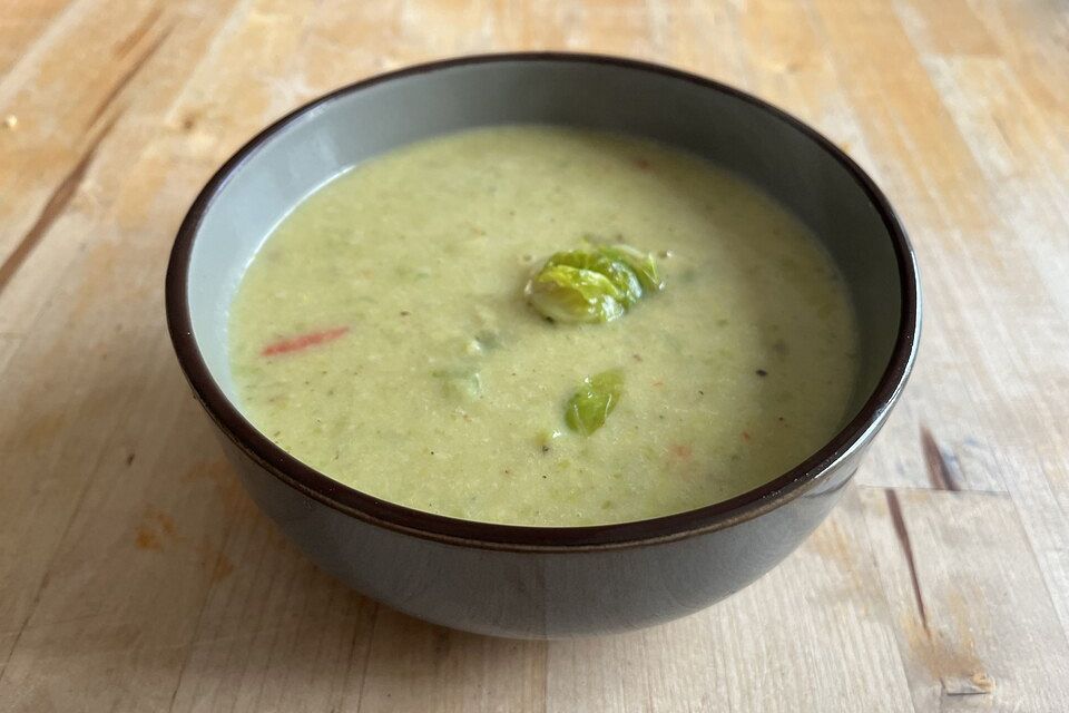 Rosenkohlsuppe mit Kokosmilch