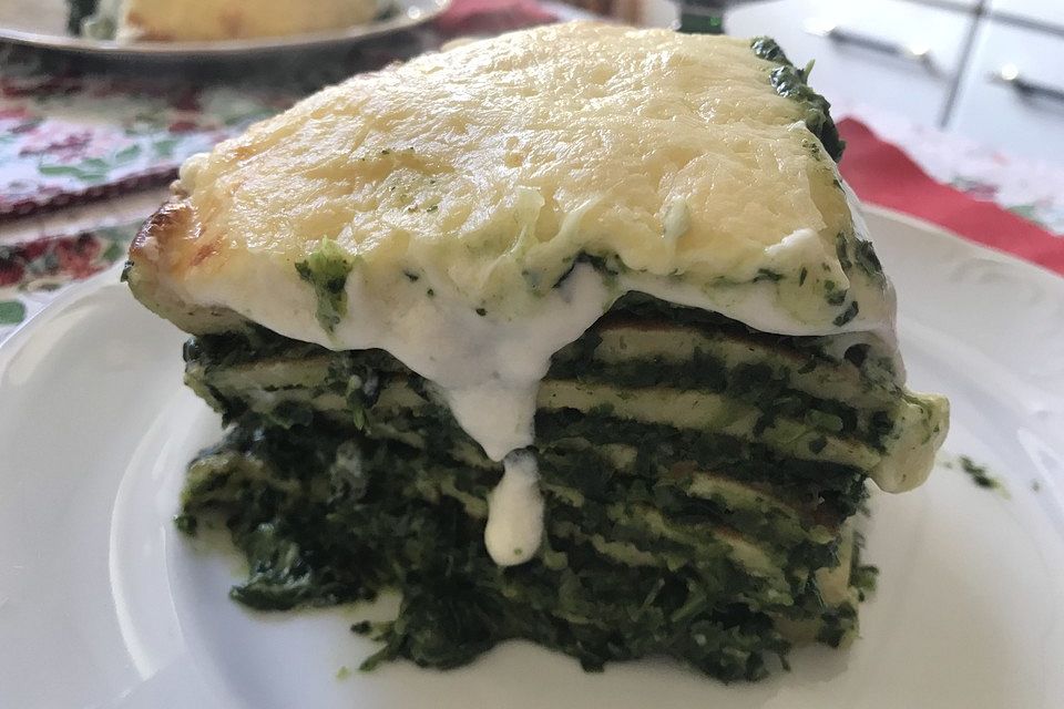 Pfannkuchenauflauf mit Spinat und Käse