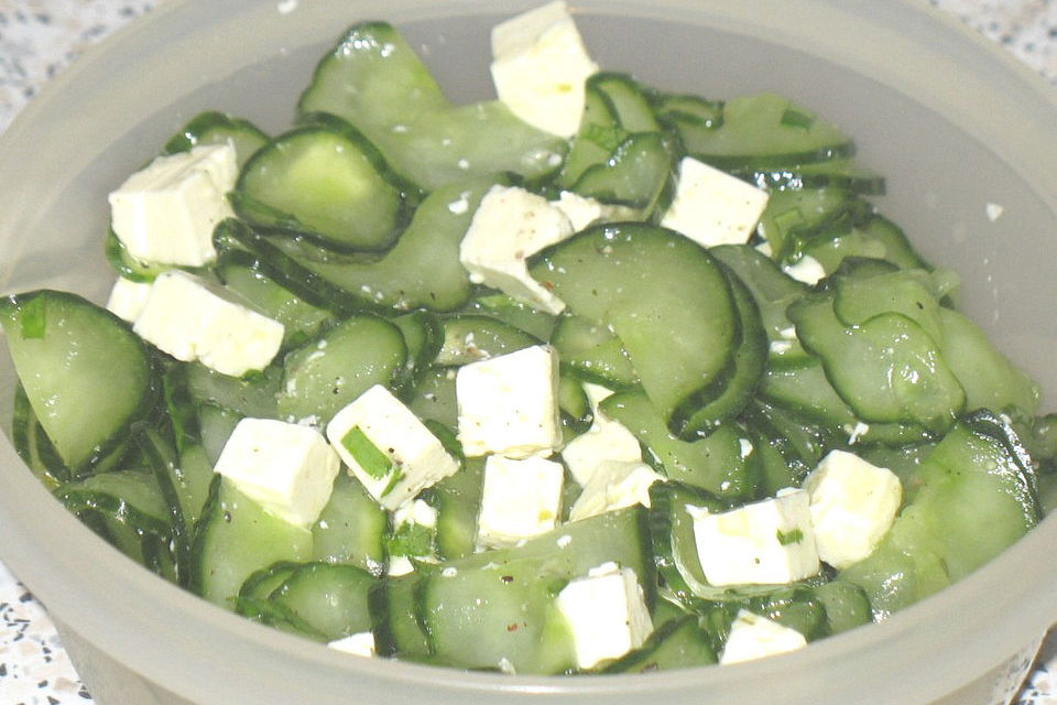 Gurkensalat mit Feta