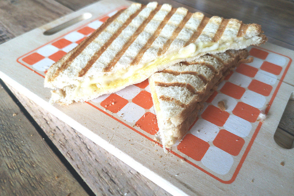 Toast mit Banane und Curry