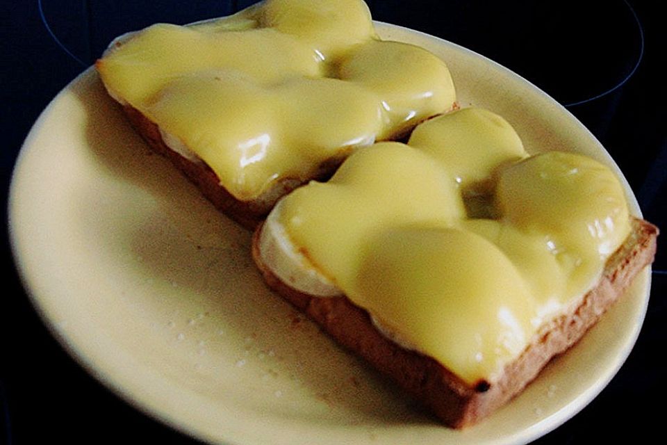 Toast mit Banane und Curry