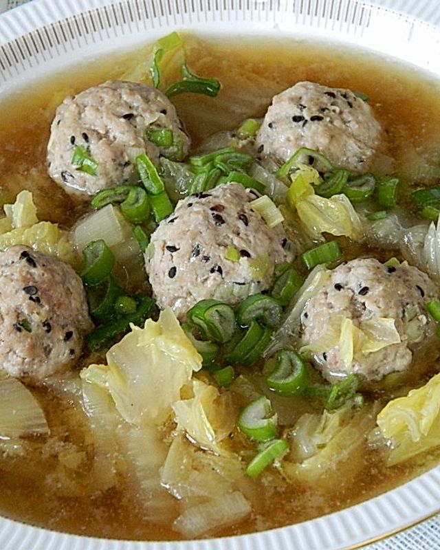 Lions Head Soup - Suppe mit Chinakohl und Mettbällchen