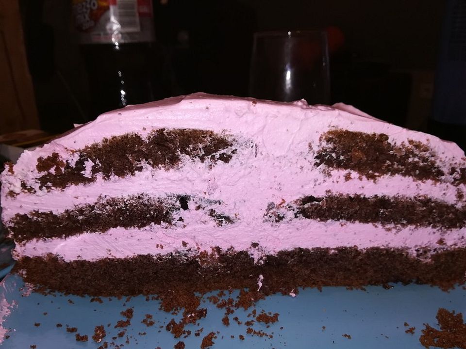Schokoladenkuchen mit Erdbeercreme von emmascofield | Chefkoch