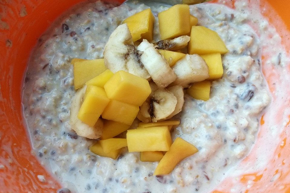 Overnight Oats mit Banane und Mango