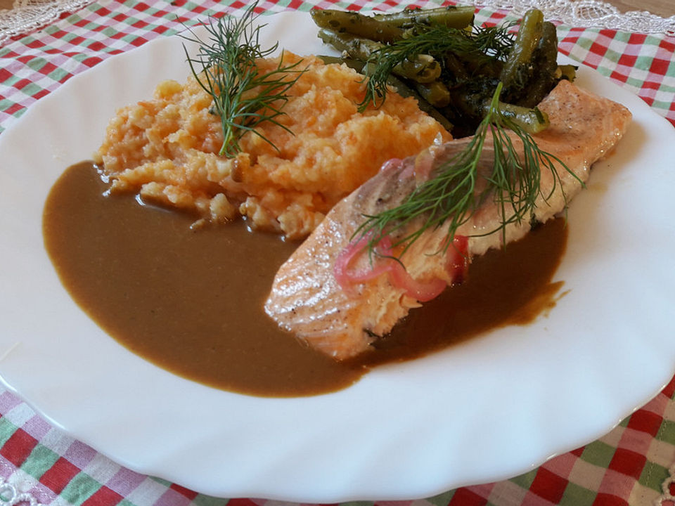 Wildlachs mit einer cremigen Gemüse-Wein-Sauce von eisbobby| Chefkoch