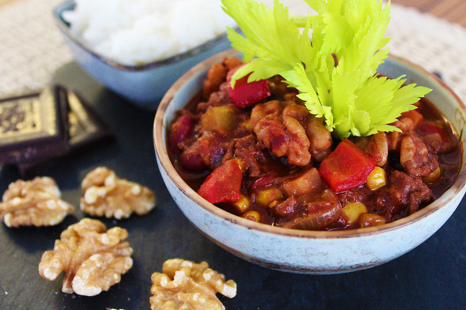 Schoko-Chili con Carne mit Walnüssen und Kaffee