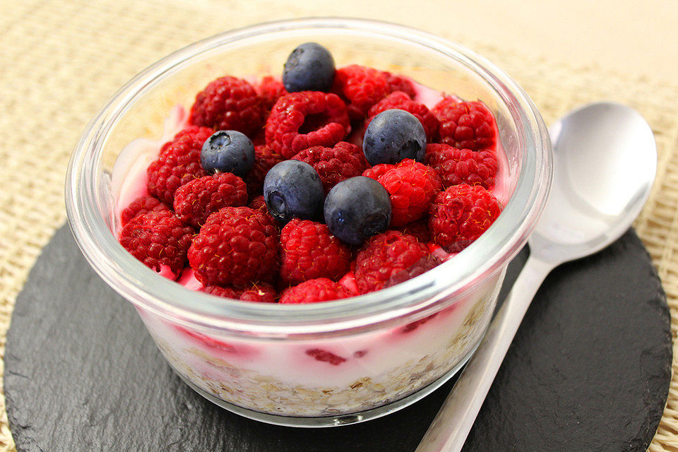 Overnight-Oats mit frischen Beeren