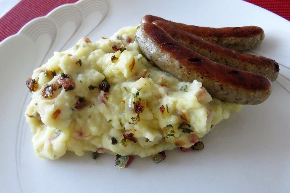 Buttermilch-Kartoffelpüree mit einer Speck-Zwiebel-Schmelze