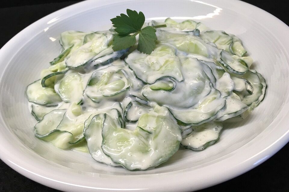 Oma Irmgards Gurkensalat mit Mayonnaise