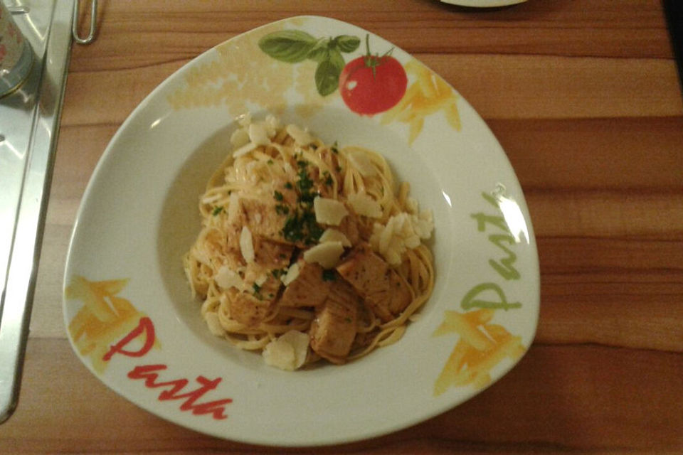 Yotas Parmesan-Tagliatelle mit Putenbrust und Ouzo