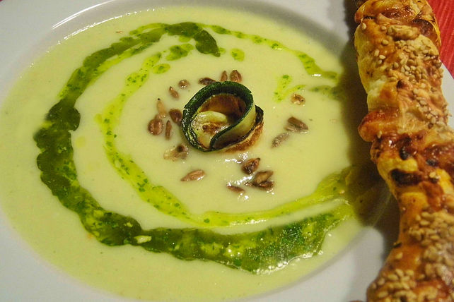 Zucchini-Pastinaken-Creme-Süppchen von YotaP| Chefkoch