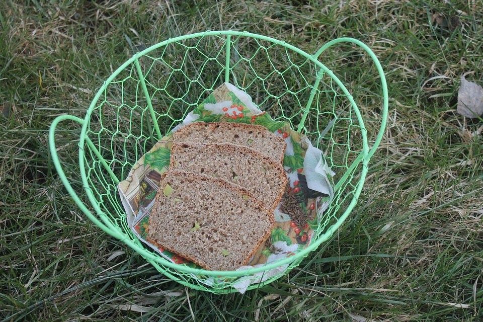 Avocado-Dinkel-Vollkornbrot mit Sauerteig und Kichererbsenmehl