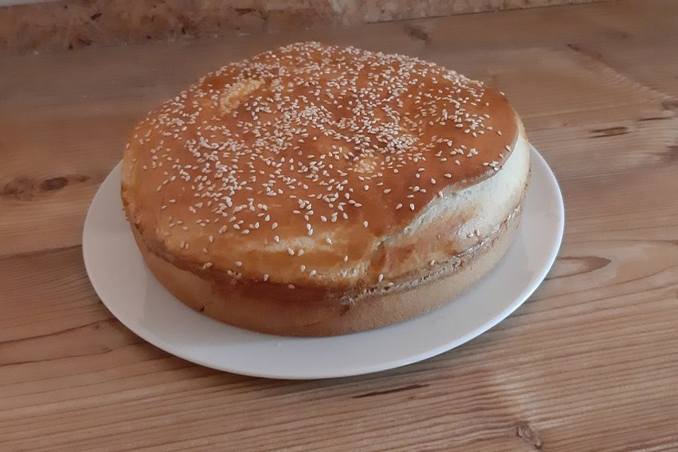 Herzhafter Käsekuchen mit Hefeteig