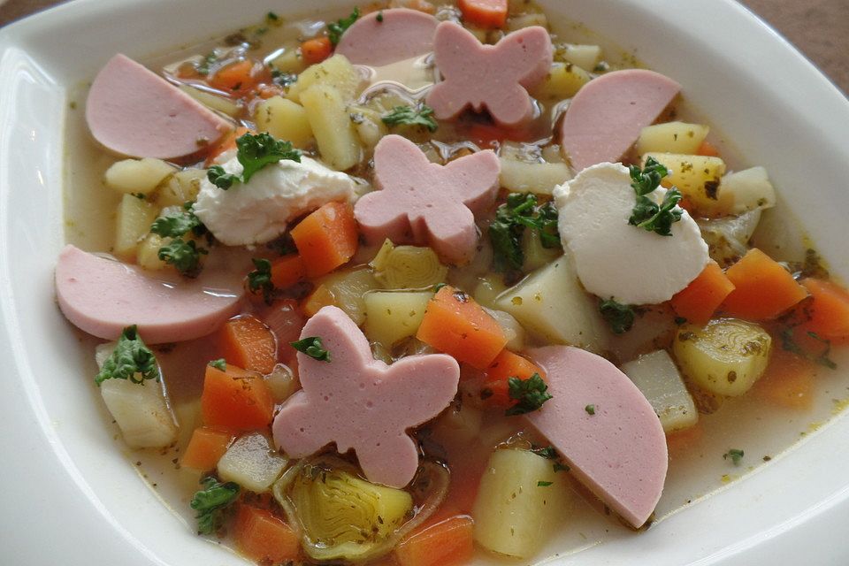 Gemüsesuppe mit Fleischwurst