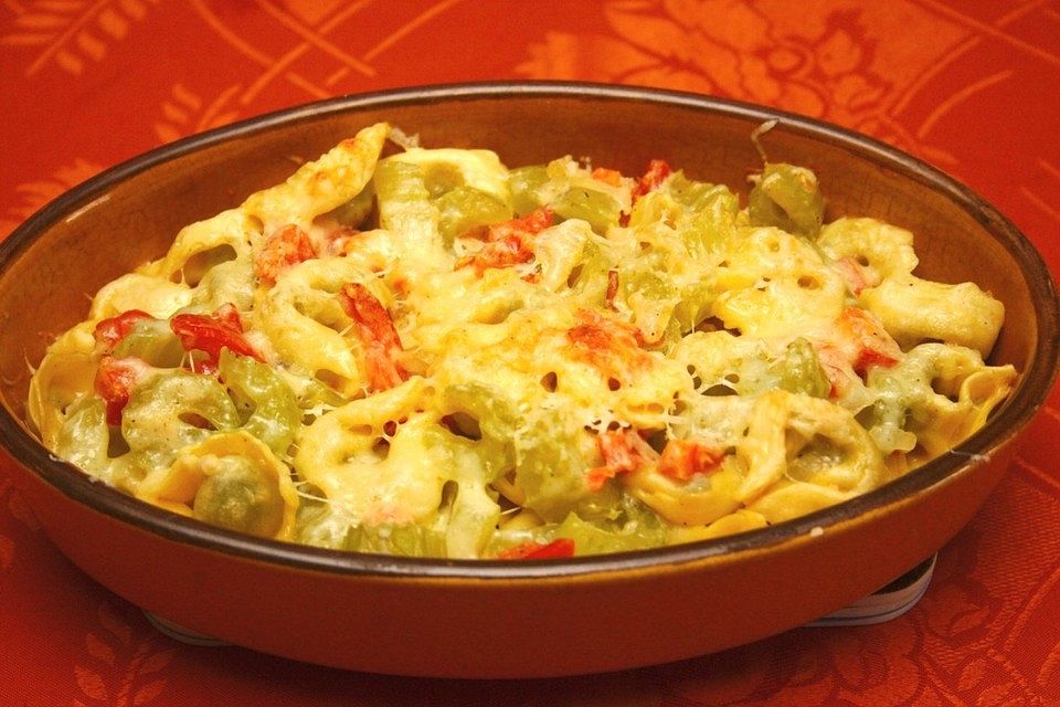 Staudensellerie-Tortellini-Gratin