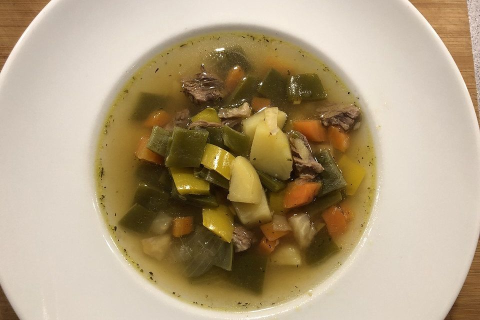 Gulasch - Gemüseeintopf aus dem Römertopf