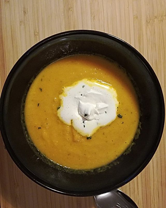 Karotten-Ingwer-Suppe mit Pastinaken