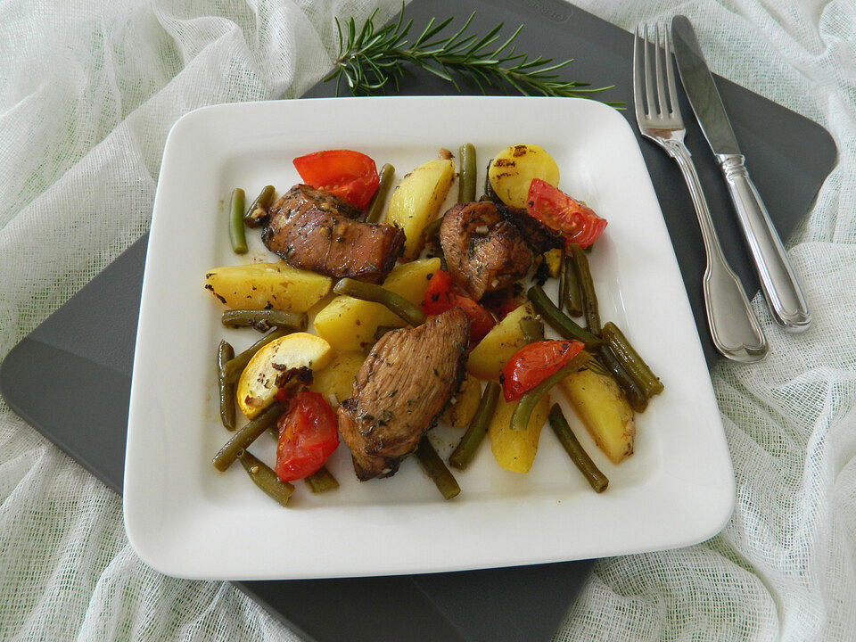 Balsamico-Hähnchen auf Kartoffeln und Bohnen von Miababy25| Chefkoch