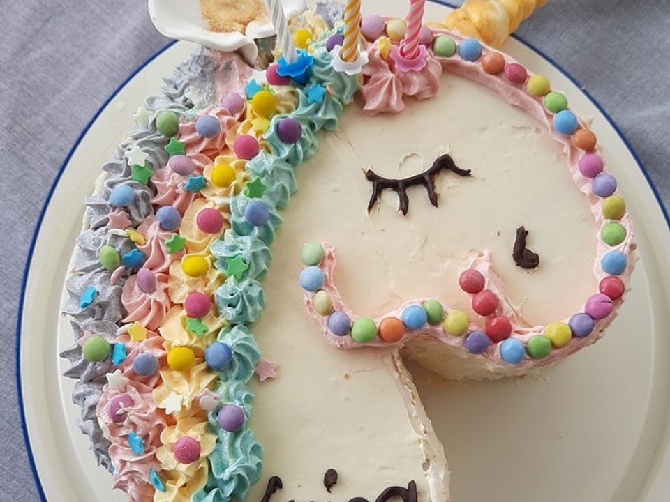 Susse Einhorntorte Mit Erdbeercremefullung Von Mysecretin Chefkoch 