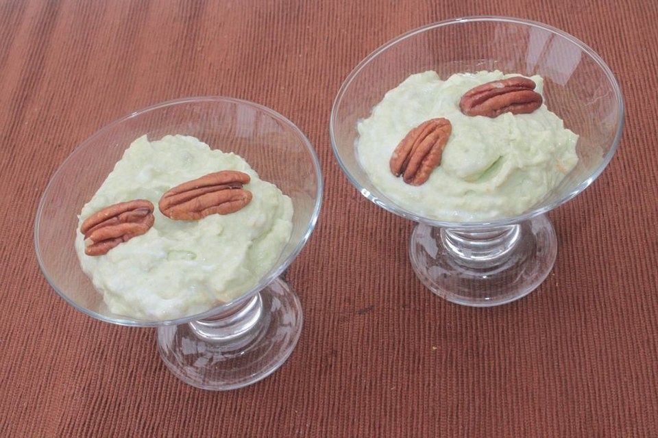 Avocado-Apfel-Quark-Creme mit Pekannuss-Topping