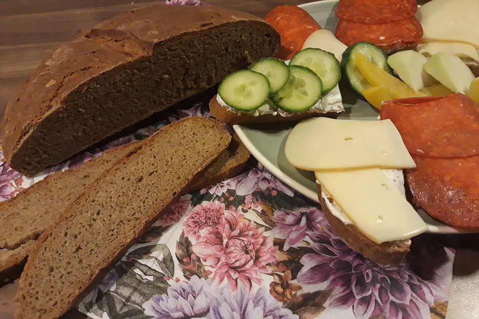 Leckeres kräftiges Sauerteigbrot