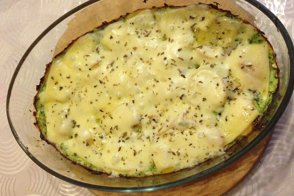 Zucchini-Auflauf mit Kartoffeln und Mais