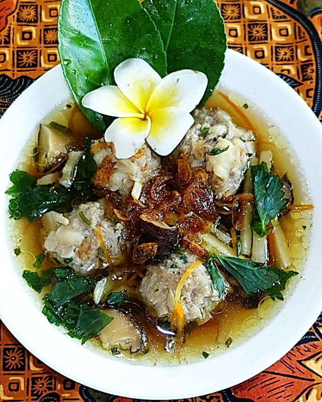 Bakwan Udang - Chinesische Suppe mit Garnelenbällchen