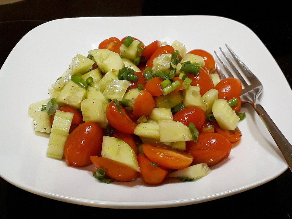 Kirschtomatensalat mit frischer Gurke und Frühlingszwiebeln von YotaP ...