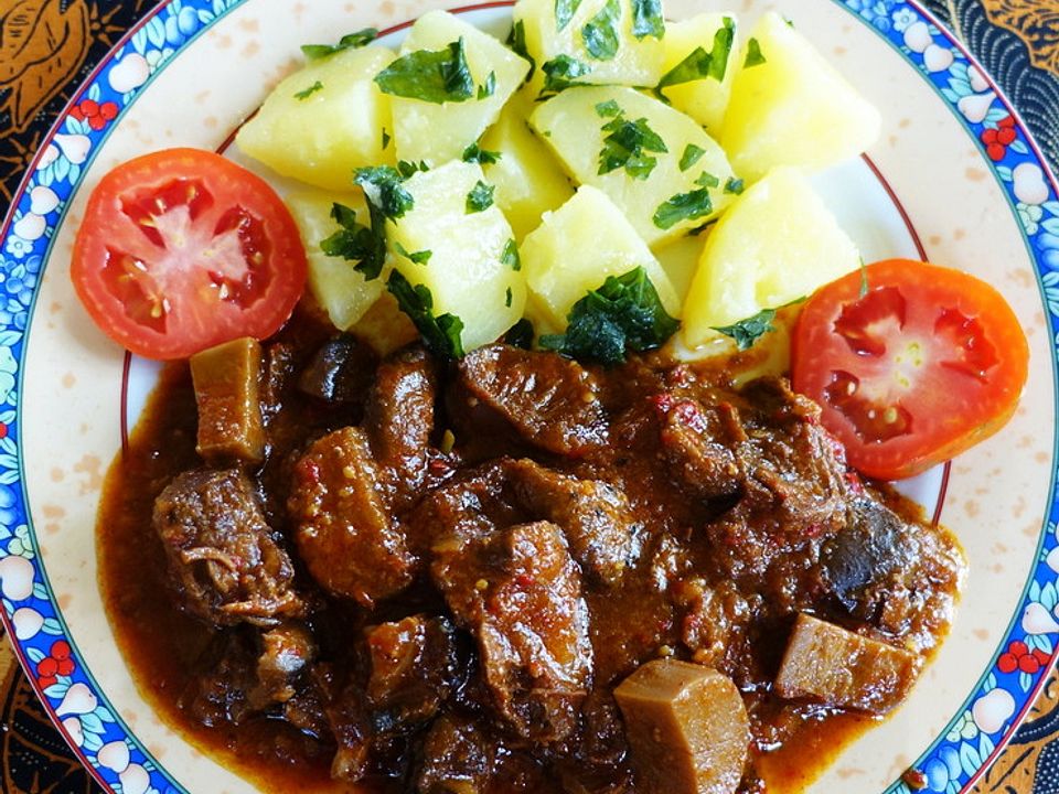 Wiener Pilzgulasch mit Petersilienkartoffeln von dieter_sedlaczek| Chefkoch