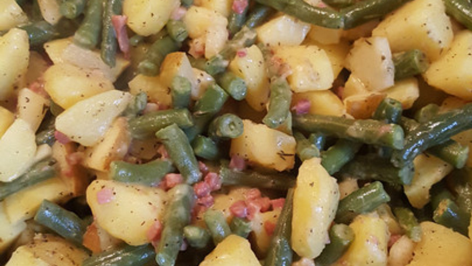 Birnen, Bohnen, Speck-Salat mit Senfdressing von Snipi Birnen, Bohnen, Speck-Salat mit Senfdressing von Snipi