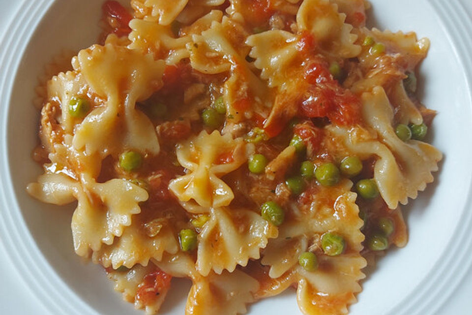 Farfalle mit Thunfisch und Erbsen