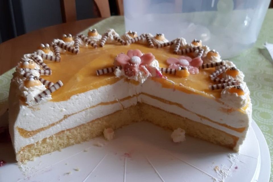 Käsesahnetorte mit Pfirsichen