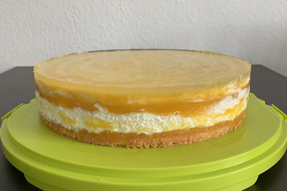 Käsesahnetorte mit Pfirsichen