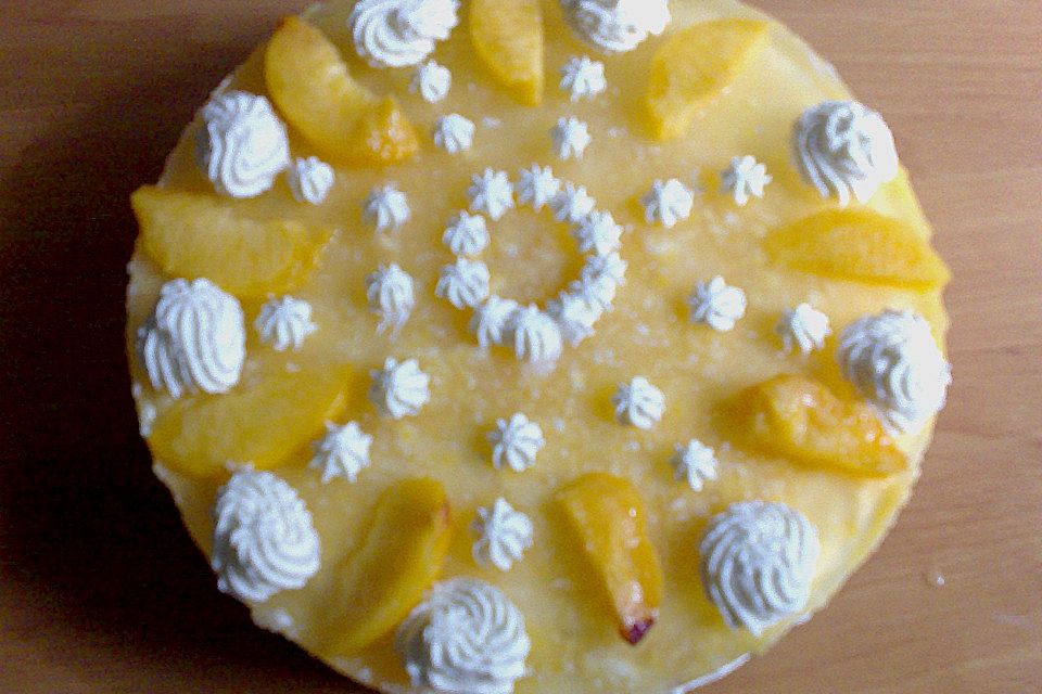 Käsesahnetorte mit Pfirsichen