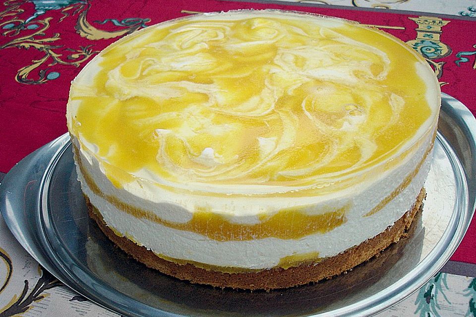 Käsesahnetorte mit Pfirsichen