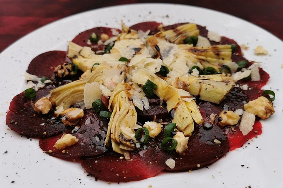 Rote Bete-Carpaccio mit Artischocken und Parmesan