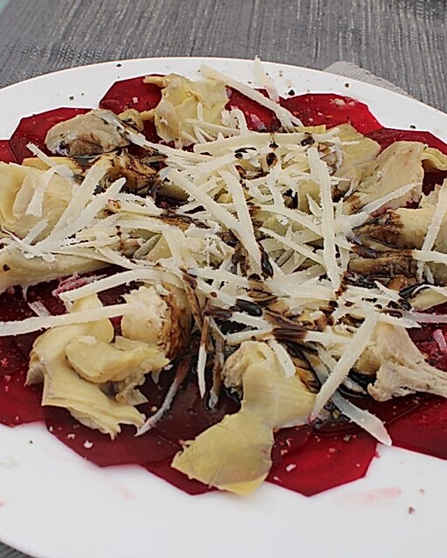 Rote Bete-Carpaccio mit Artischocken und Parmesan