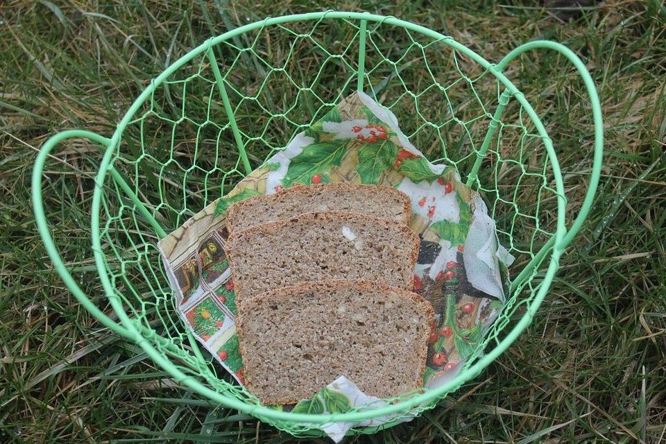 Dinkel-Weizen-Kamut-Brot mit Cashewkernen