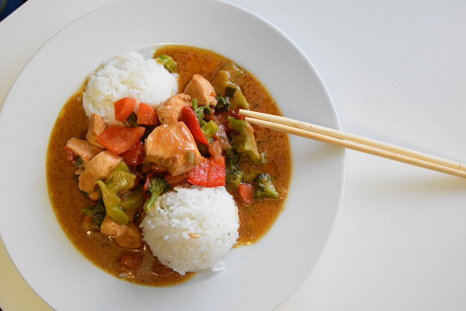 Hähnchen mit Gemüse in Erdnussoße