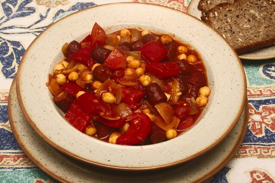 Kichererbsen-Ragout mit Cabanossi und Paprika