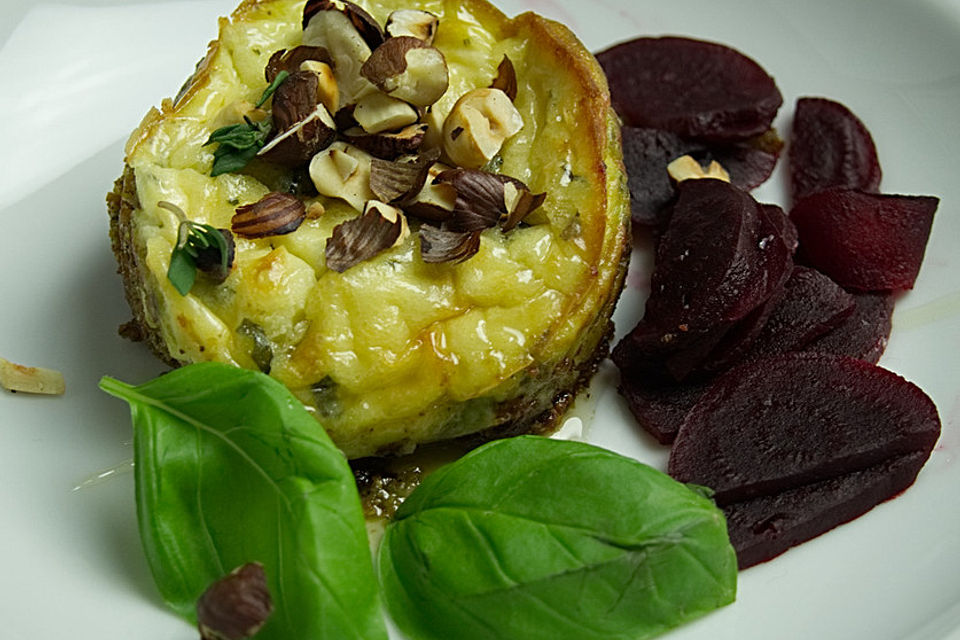 Blauschimmelkäse-Küchlein mit Roter Bete und Honig