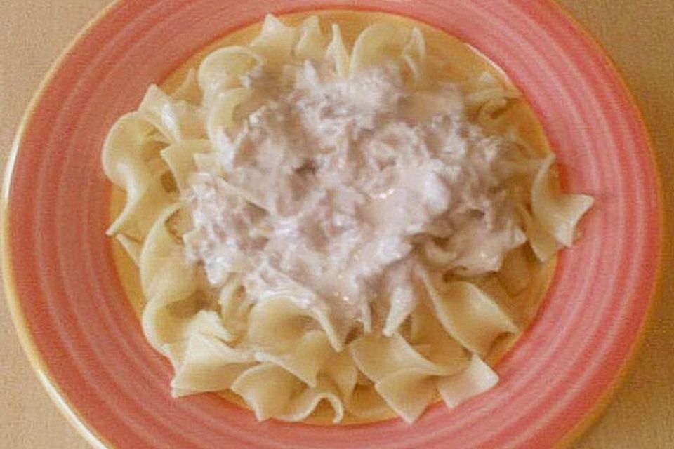 Nudeln mit Tunfischsauce