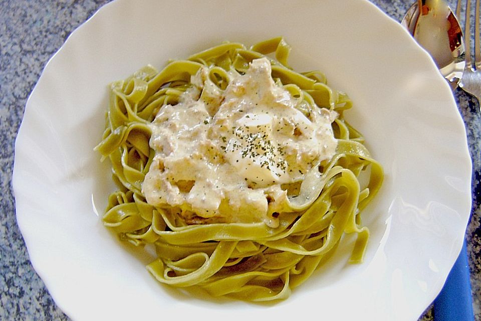 Nudeln mit Tunfischsauce