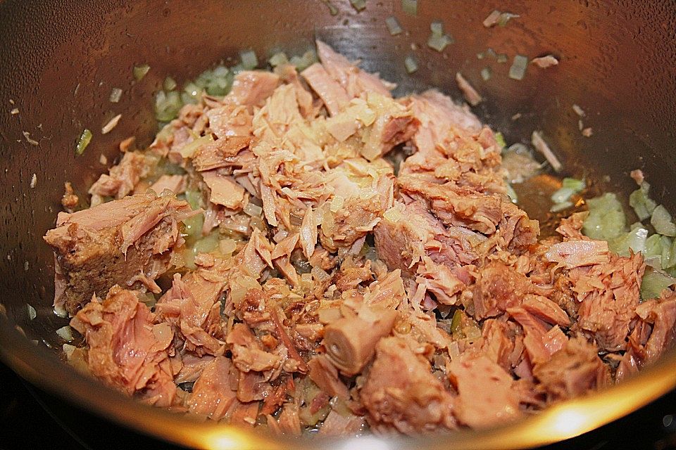 Nudeln mit Tunfischsauce
