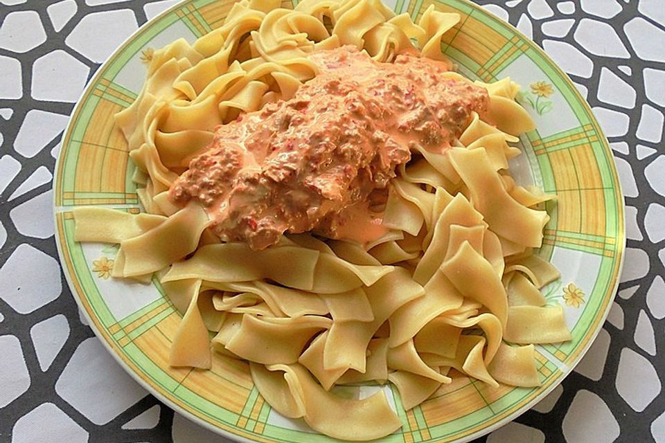 Nudeln mit Tunfischsauce