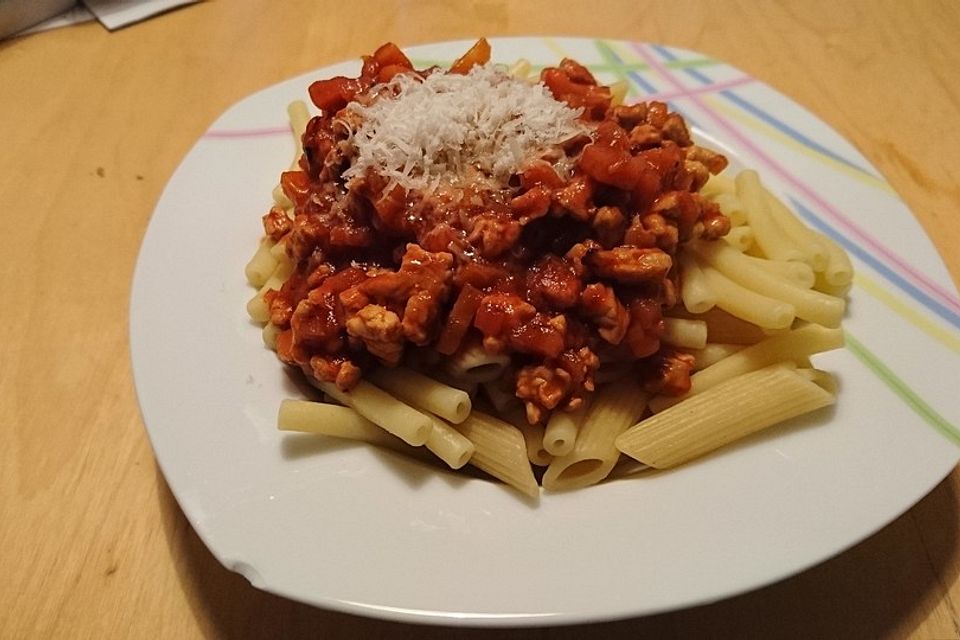 Makkaroni mit  Geflügel - Bolognese