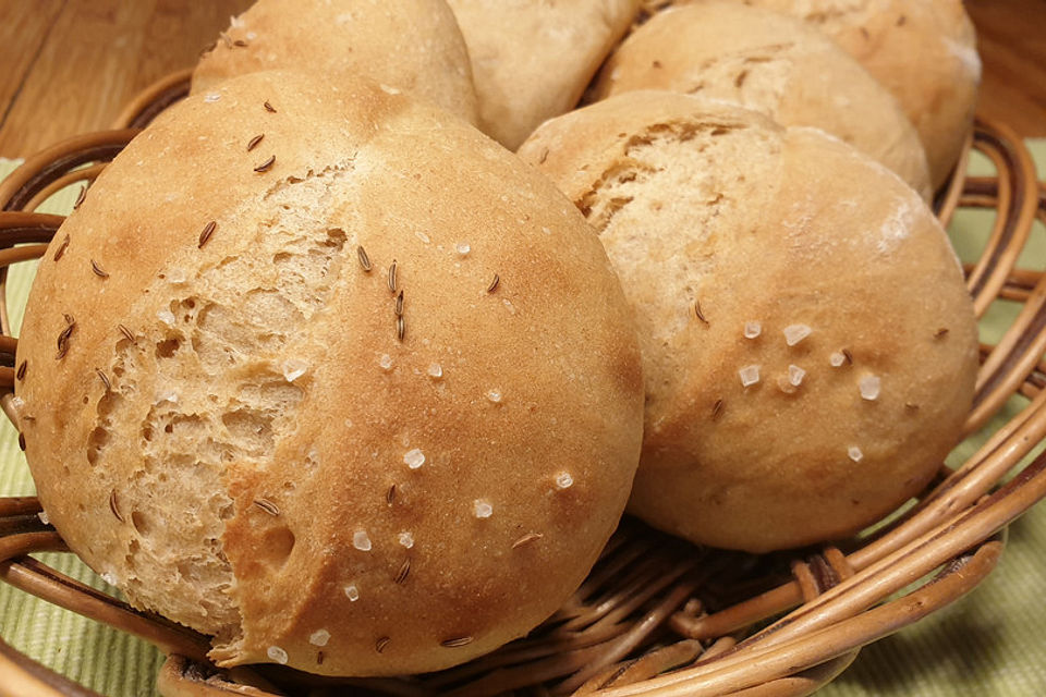 Dinkel-Kümmel-Brötchen